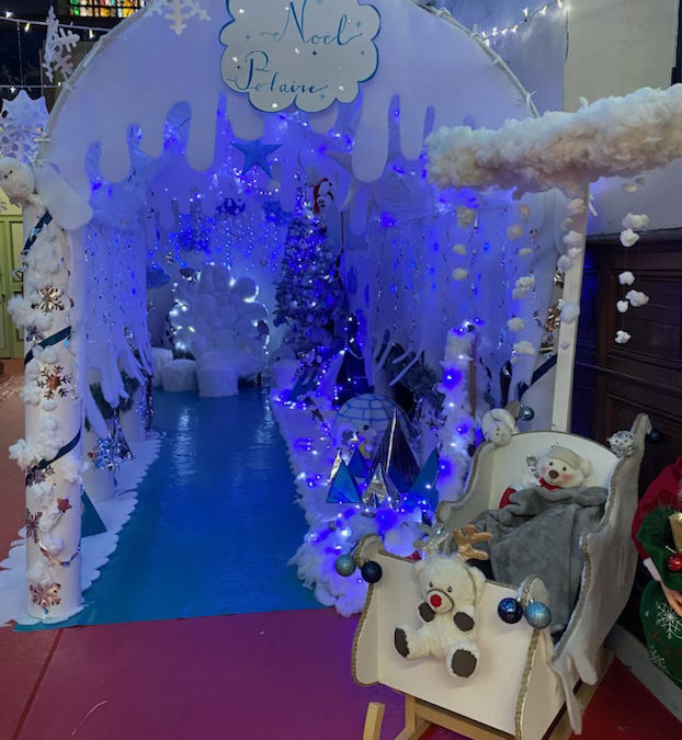 LES APPRENANTS DE BAC PRO TAPISSERIE ONT RÉALISÉ LA MAISON DU PÈRE NOËL